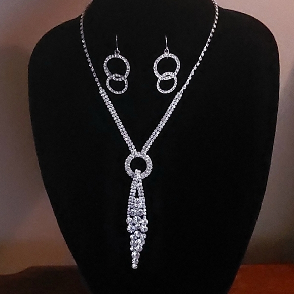 Rhinestone necklace with earrings set - Picture 1 of 3